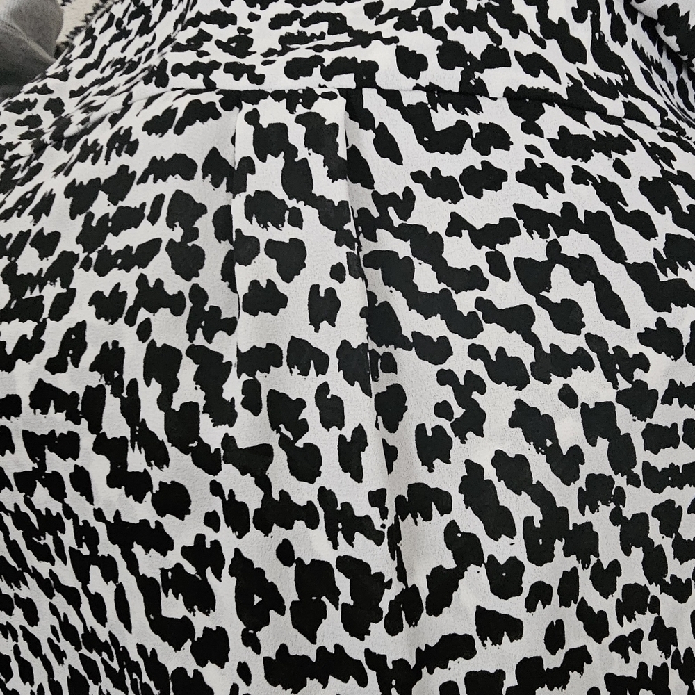 ⭐️40% Off⭐️ Adrianna Papell Black and White Dotted Blouse - Picture 7 of 10